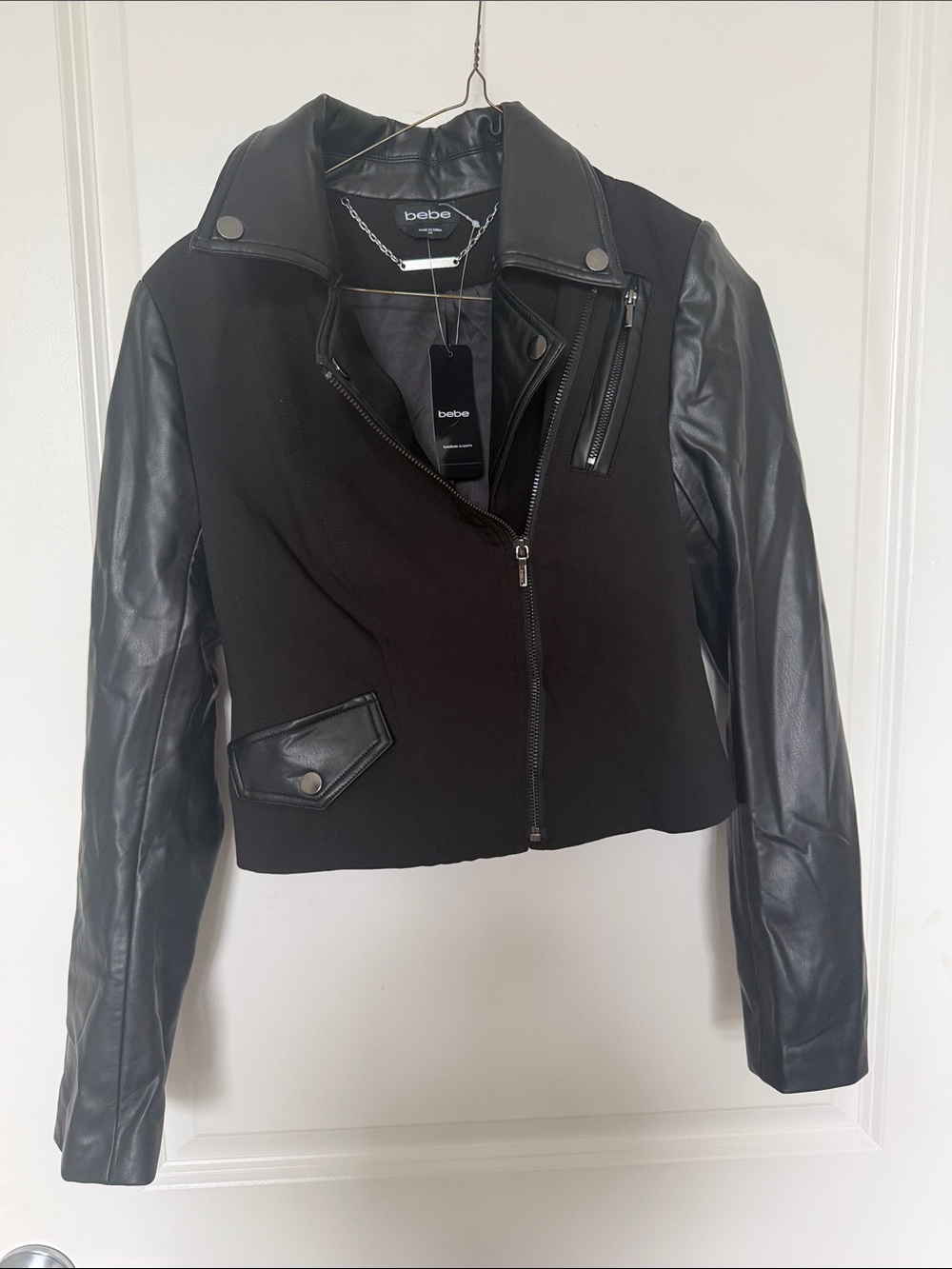 Bebe Women’s cropped vegan leather, combo tailored moto blazer, XS style# 107677